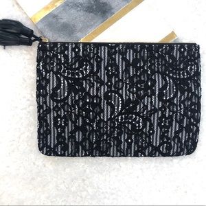 NWOT VINEYARD VINES STRIPED & LACE CLUTCH